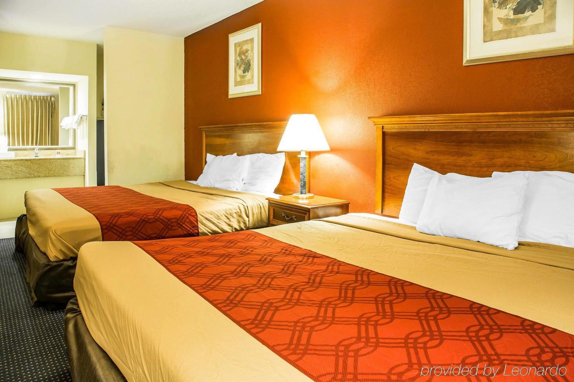 Red Carpet Inn Норволк Екстер'єр фото